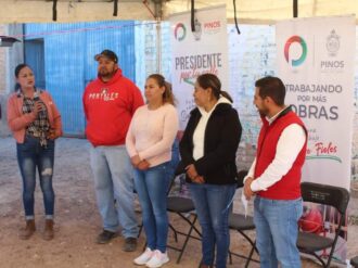 Construyen banquetas en La Victoria 