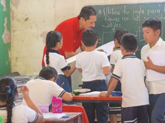 Dejan a los maestros “a su suerte”