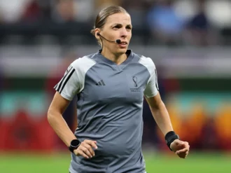 Stéphanie Frappart, primera mujer en dirigir en un Mundial varonil