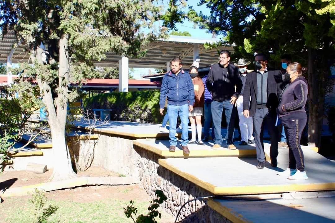 Analizan opciones para mejorar escuelas de Pinos