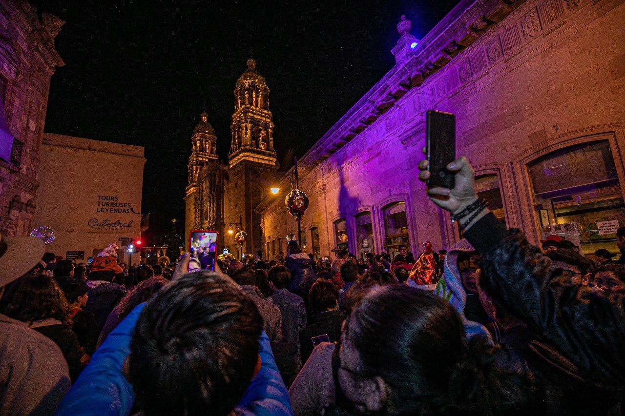Inauguran encendido navideño en el Centro Histórico