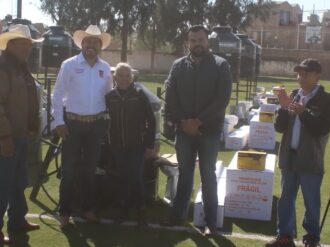 Entregan apoyos a 120 familias 