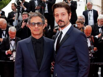 Gael García dedica emotiva felicitación a Diego Luna por su nominación a los Globos de oro