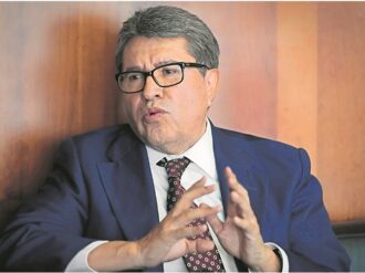 Pide Ricardo Monreal “frenar clima hostil en su contra”