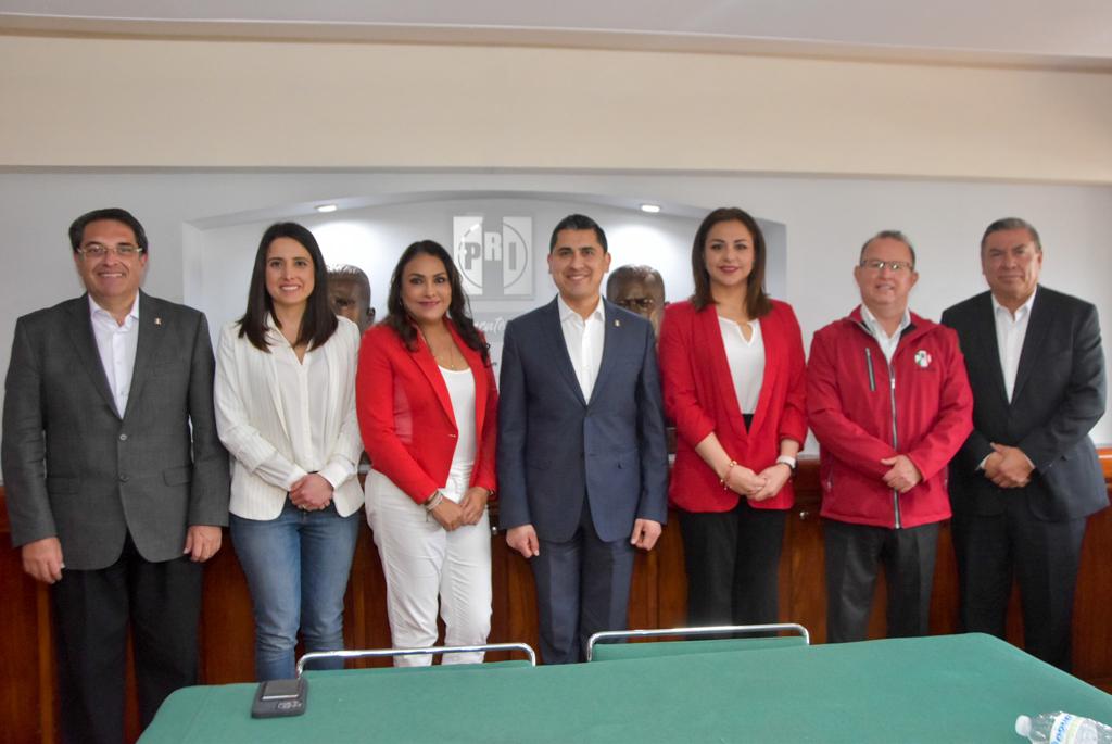 Presenta Carlos Peña a secretarios del CDE del PRI