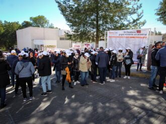 Bloquean el bulevar y toman la Seduzac por deuda con 369 maestros 