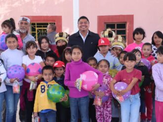 Finalizan actividades decembrinas con partida de rosca
