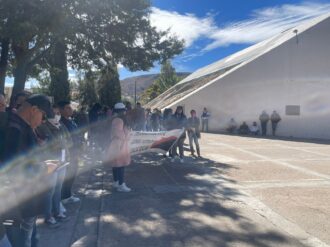 Por segundo día se manifiestan en Seduzac, maestros de telebachillerato exigen pago de sus salarios