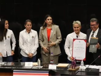 Chivas Femenil resalta la iniciativa que busca salarios equitativos en la Liga MX Femenil