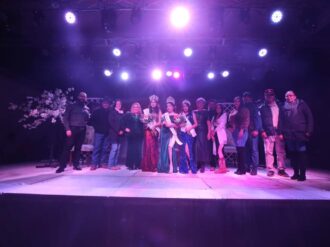 Coronan a Valeria y Verónica como reinas de Río Frío 