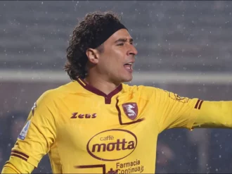 Ochoa y el Salernitana se quedan sin DT