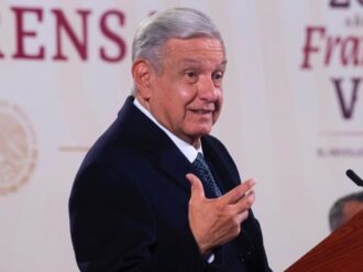 AMLO se tituló de la UNAM sin el dominio del inglés