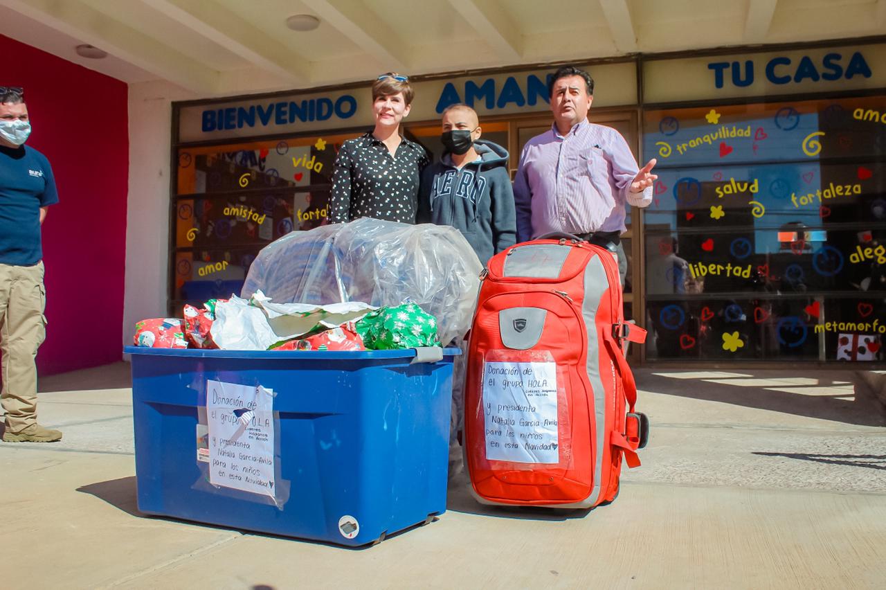 Estudiantes de Illinois donan cobijas, ropa y juguetes a AMANC 