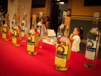 Impulsan el arte local a través del mezcal