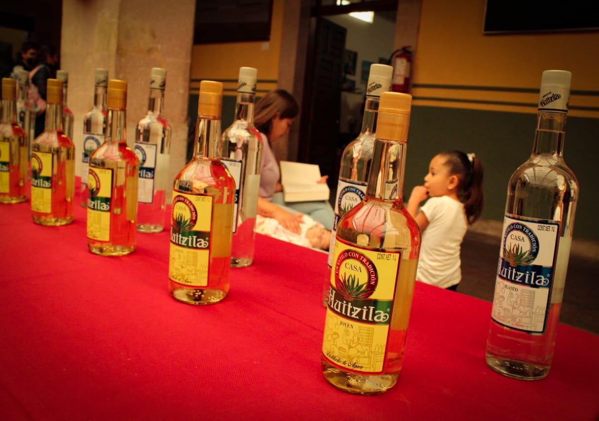 Impulsan el arte local a través del mezcal