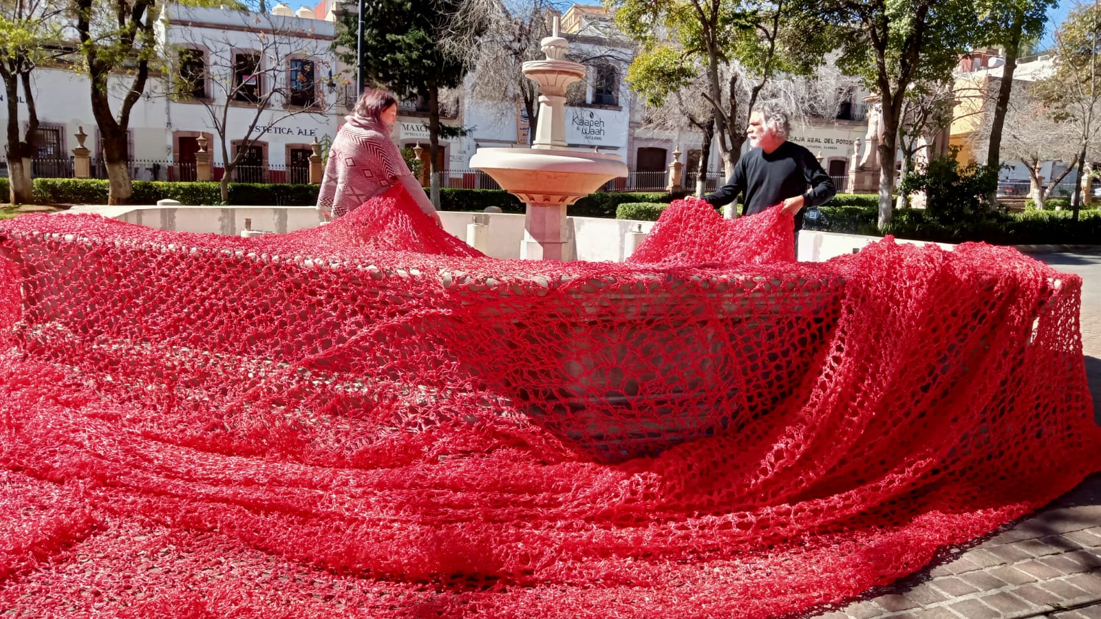 Tejen para hacer frente al dolor de estar muerto en vida