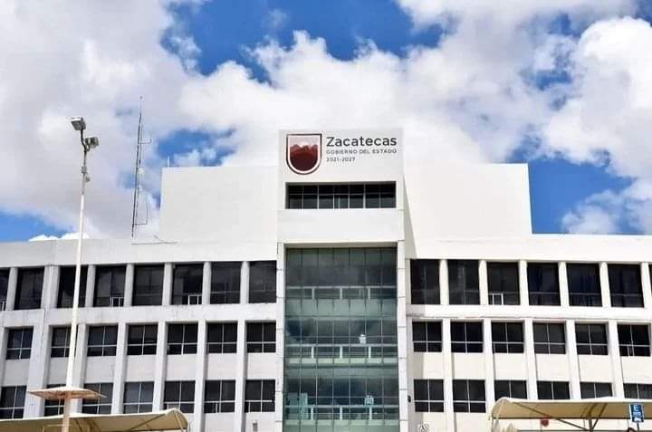 Pagan a personal del Cecytez y Cobaez