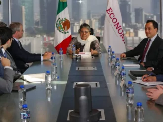 Buenrostro recibe a empresarios canadienses; habían denunciado extorsiones