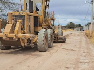 Dan mantenimiento a caminos sacacosechas