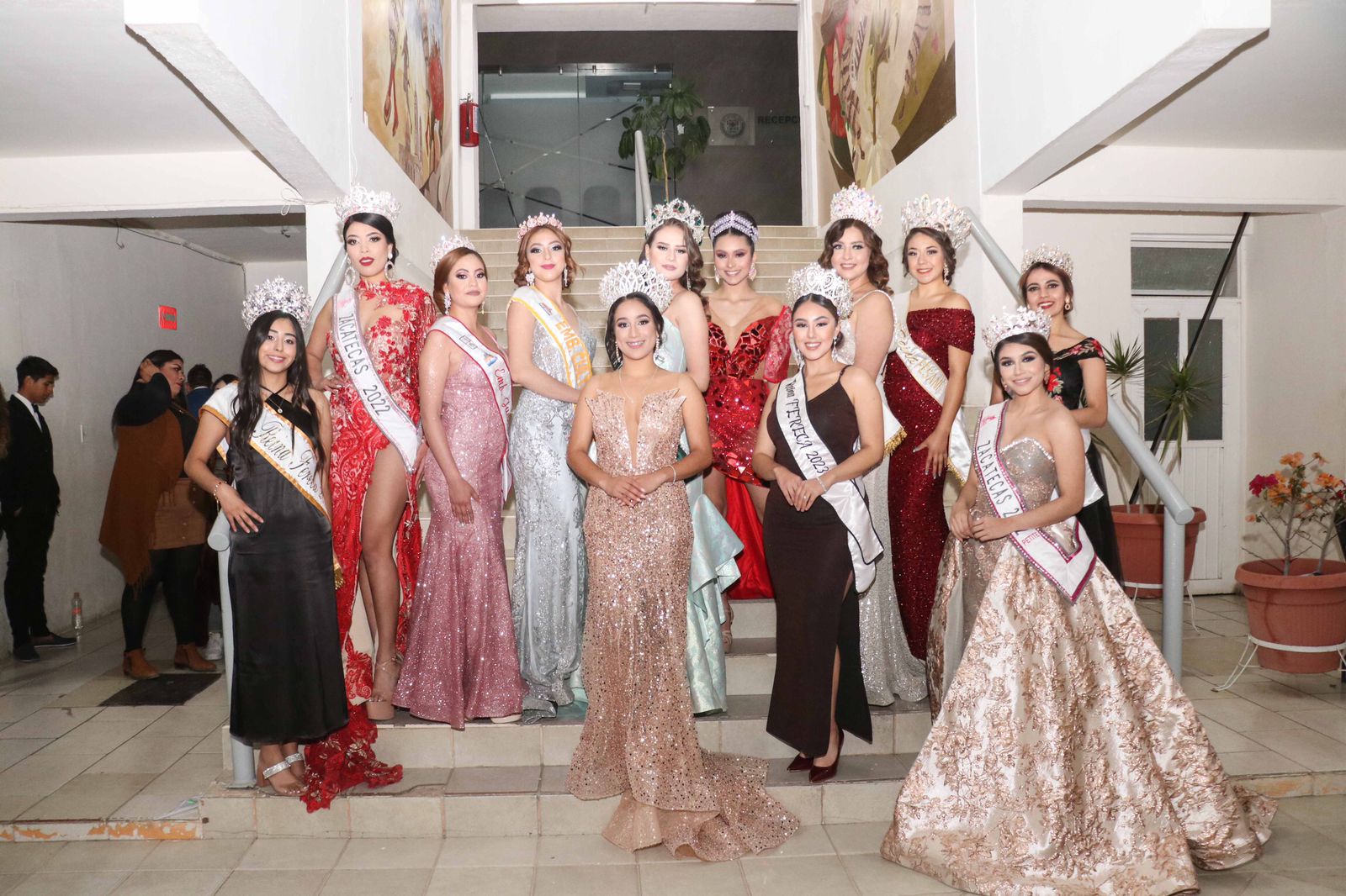 Coronan a Monserrath, reina del carnaval de Río Grande