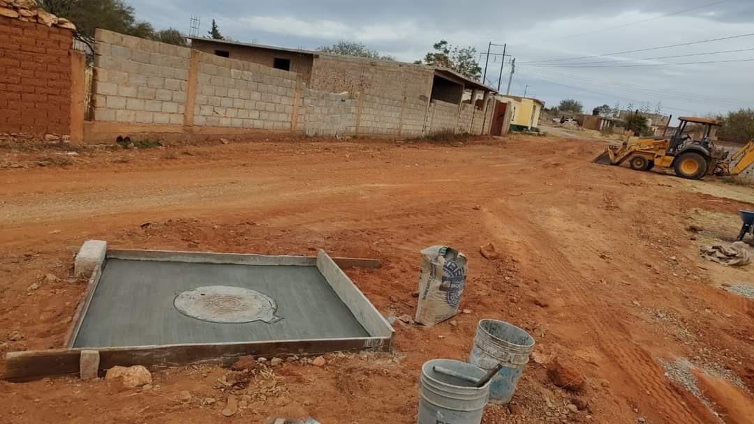 Construyen red de alcantarillado