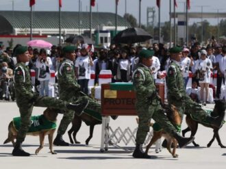 «México y el mundo te despide»; rinden homenaje a Proteo