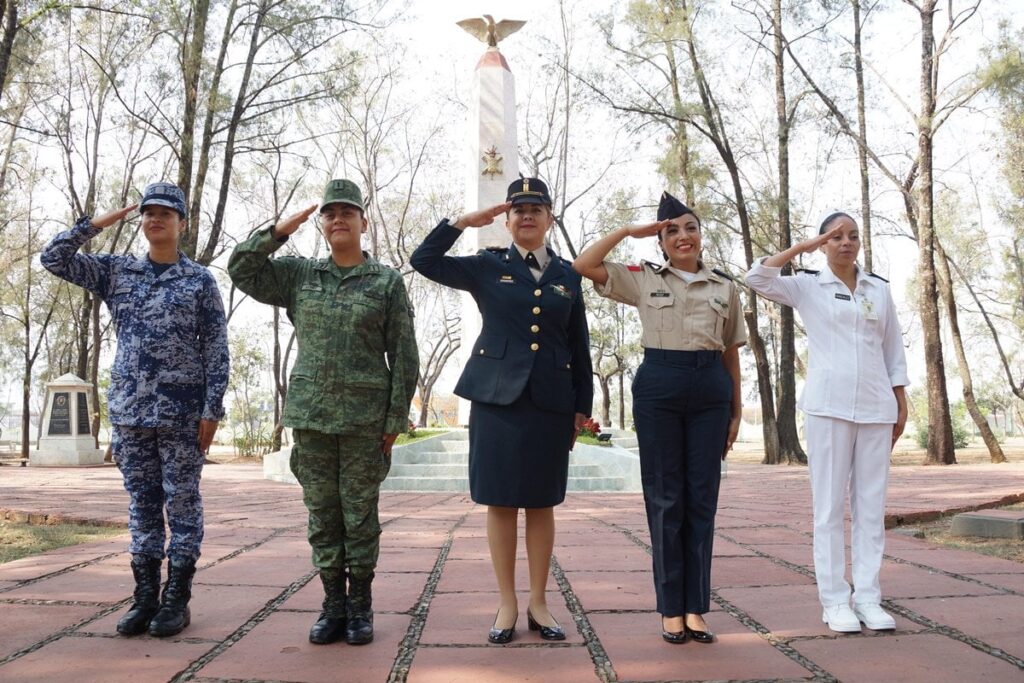 Origen del saludo militar