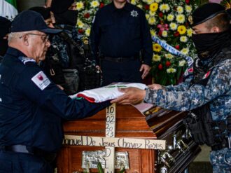 Rinden homenaje póstumo al exdirector de la Policía Estatal Preventiva