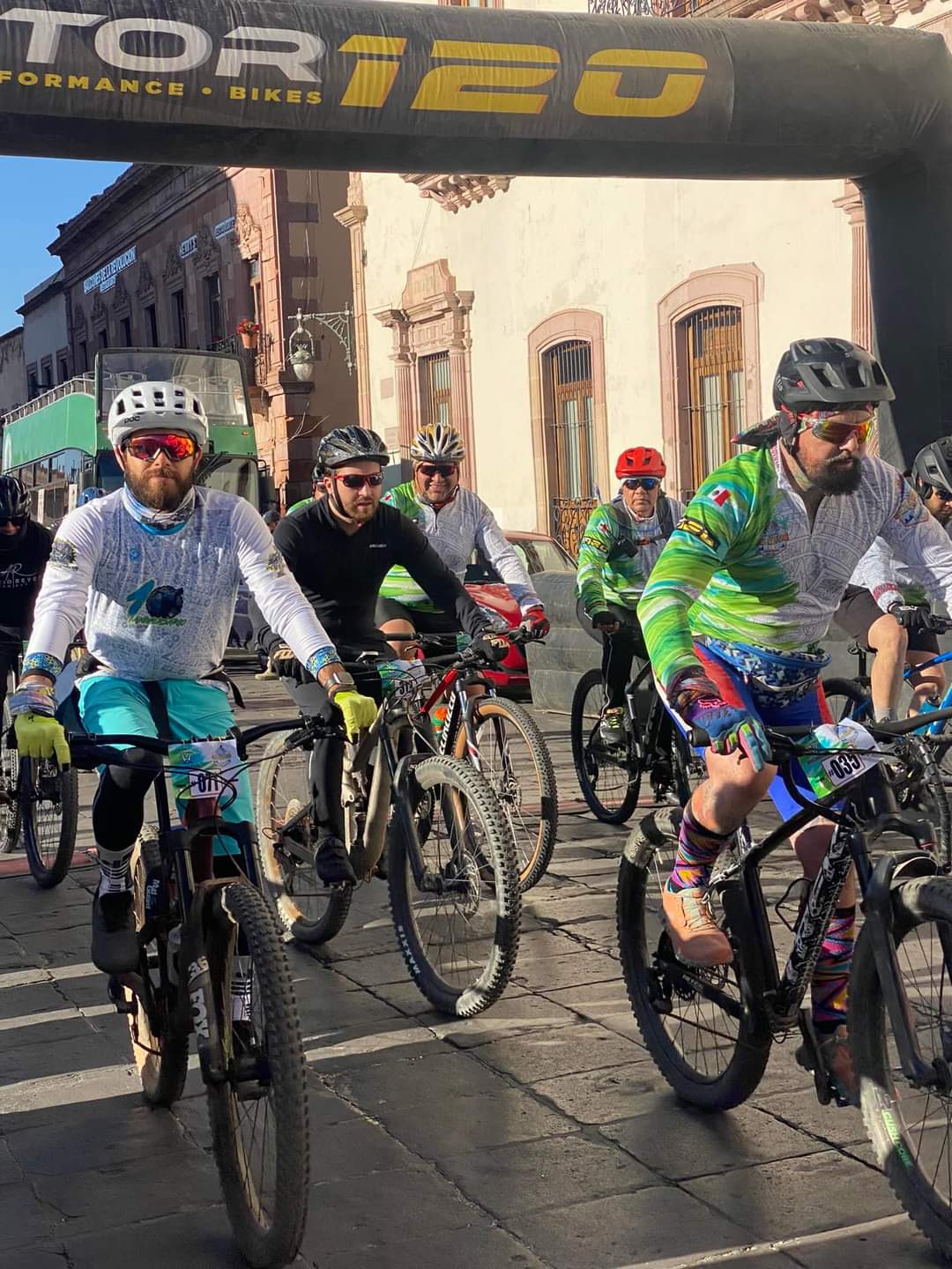 En acción, 200 ciclistas 