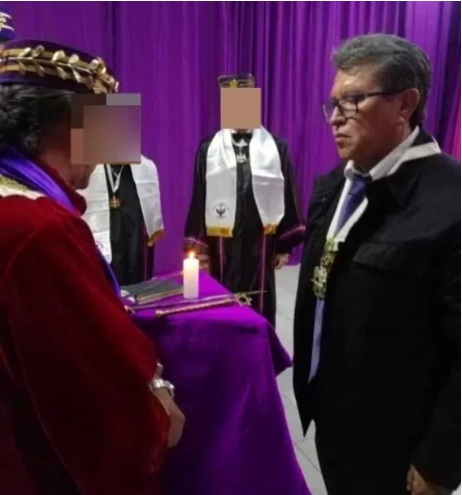 Filtran fotos de Ricardo Monreal en ceremonia de masones