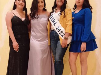 Compiten tres jovencitas en las fiestas patronales de Casa de Cerros 