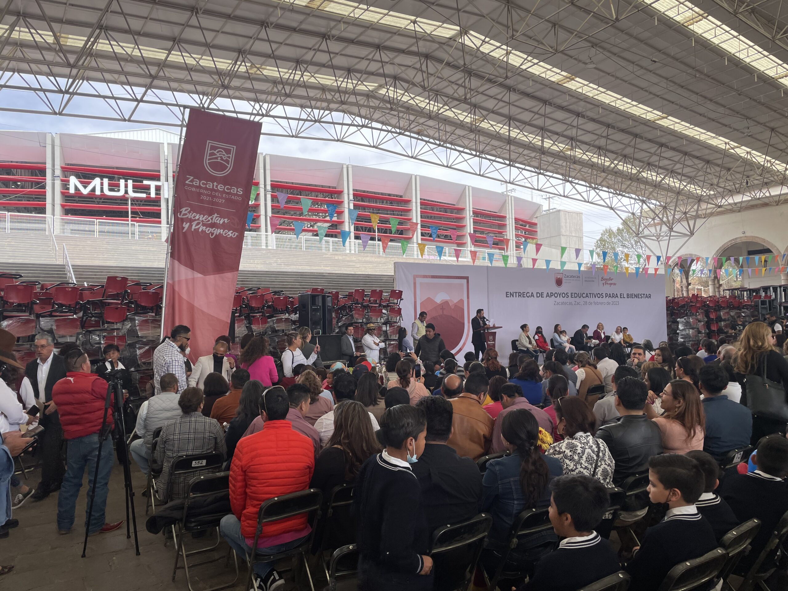 Escuelas de Zacatecas, sin buenos equipos de cómputo: David Monreal 