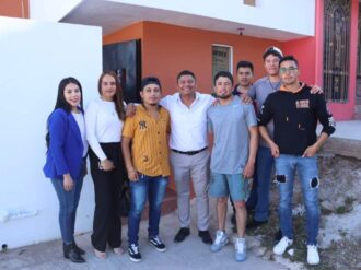 Convive Pier Michel con estudiantes