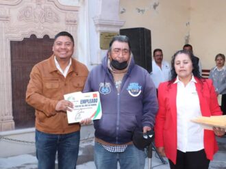 Reconocen puntualidad de burócratas villacosences