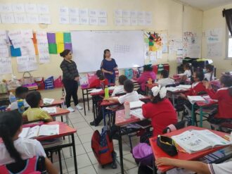Llevan a escuelas servicios de la biblioteca