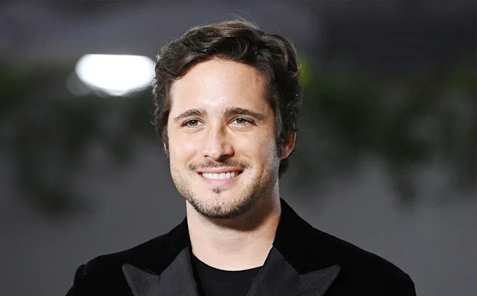Diego Boneta luce irreconocible en esta película de Netflix