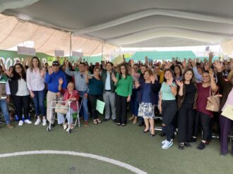 Lleva Jorge Miranda apoyos a la colonia Frente Popular