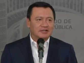 Osorio Chong anuncia su salida de bancada del PRI en el Senado