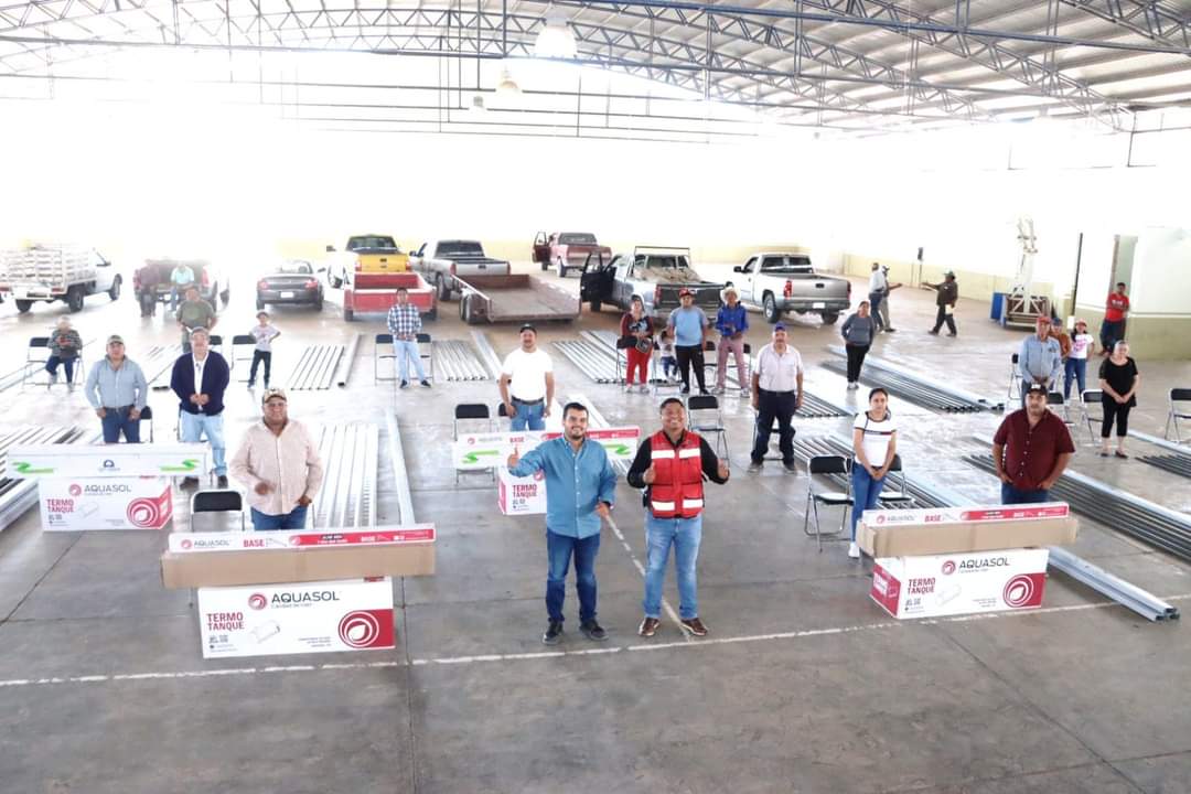 Lleva David González apoyos a Villa de Cos 