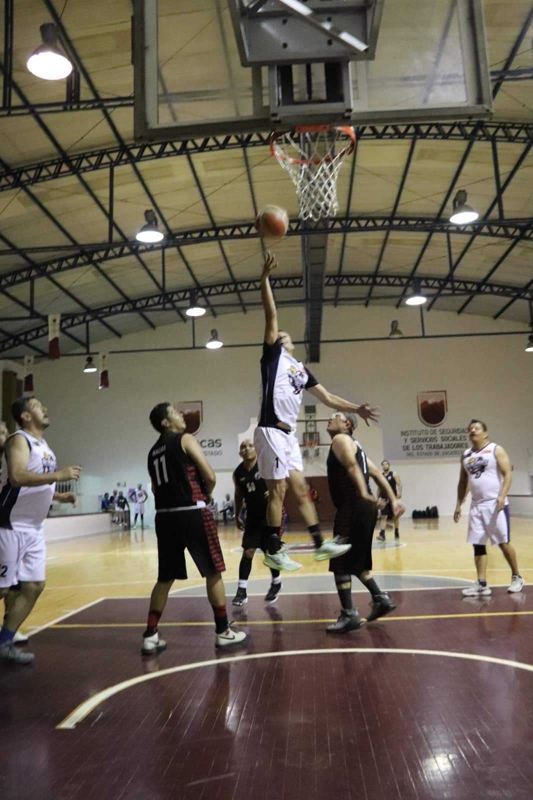 Dominan Incufidez y Cobaez en torneo de basquetbol