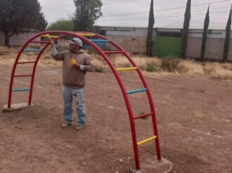 Mejoran juegos infantiles de escuela rural