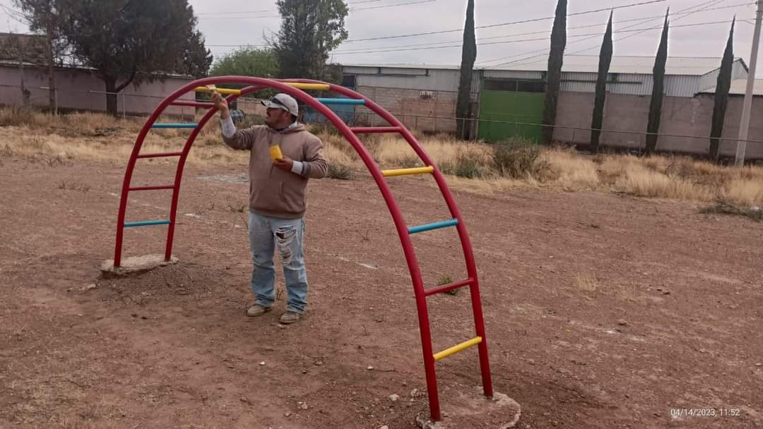 Mejoran juegos infantiles de escuela rural