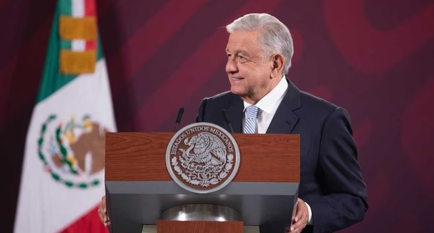Anuncia AMLO convocatoria para médicos jubilados