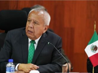 Francisco Garduño permanecerá en INM hasta que haya resolución judicial que lo inhabilite