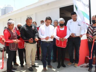 Con comedor comunitario ayudan a los que más lo necesitan 