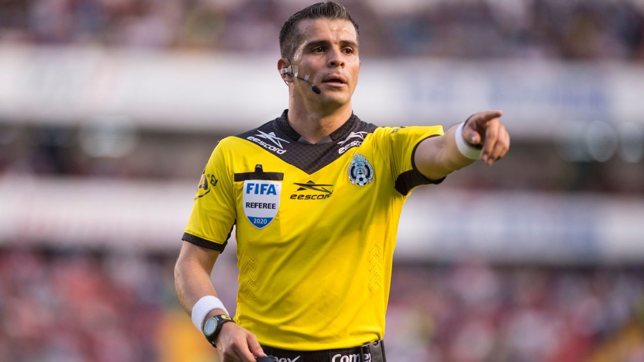 Los memes se burlan del árbitro Fernando Hernández y la pelea de Nicolás Larcamón con Fernando Ortiz