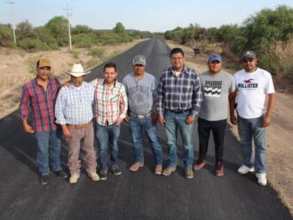 Convive Omar Téllez con habitantes de Espíritu Santo 