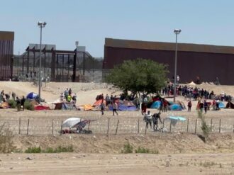 Desbordada, frontera entre EU y México ante el fin del Título 42