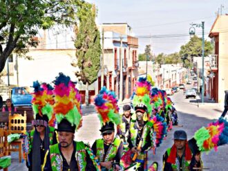 Honran a la Santa Cruz en el barrio de Tlaxcala