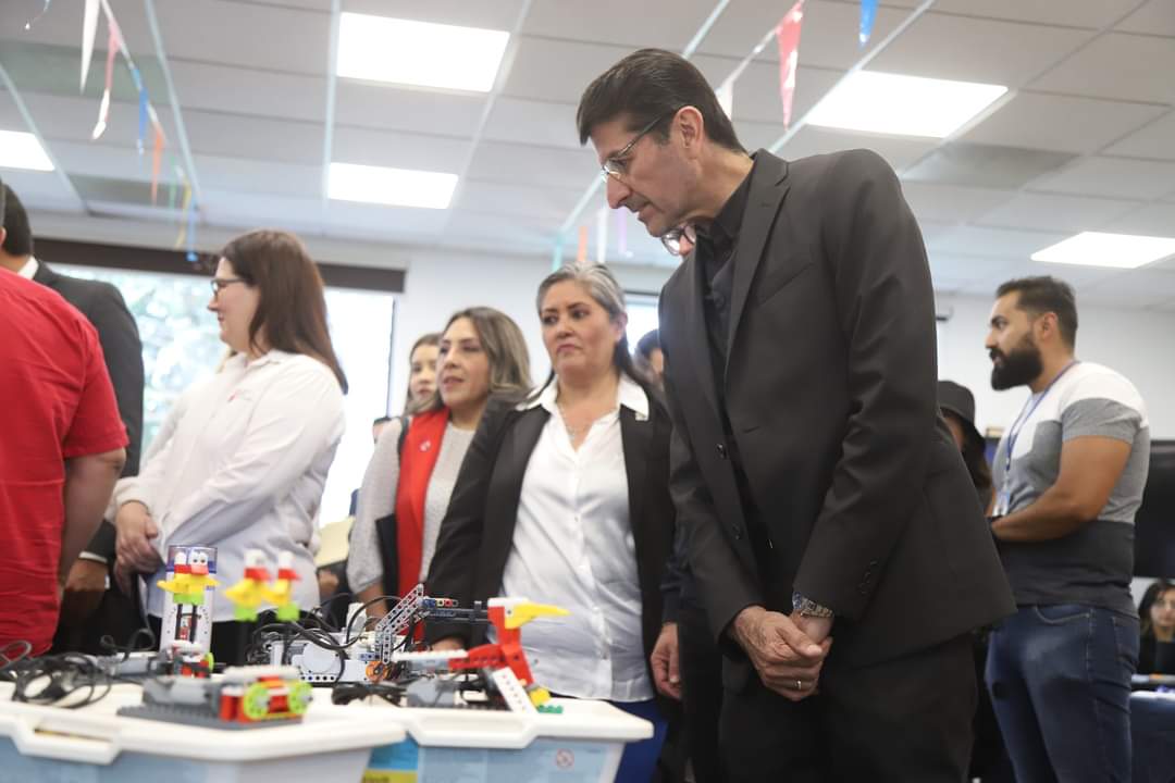 Participan empresas calerenses en la Feria Modelo